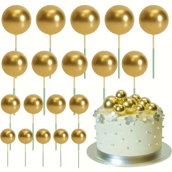 Cascada de mini globos decorativos en tonos pasteles sobre una torta de cumpleaños - Vallia Repostería