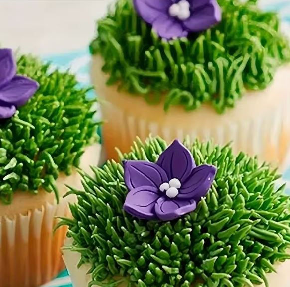 Ejemplo de uso de boquilla multidifusora para crear césped en cupcakes y pasteles