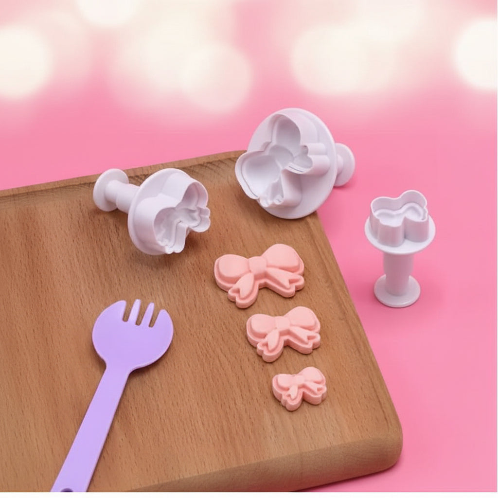 "Set 3 cortadores push lazo con eyector para fondant - vista frontal del set completo"