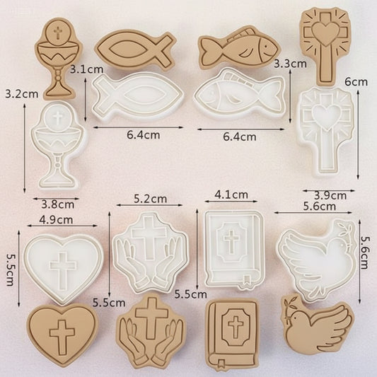 "Detalle de cortadores religiosos con sistema embosser integrado para galletas de comunión y bautizo"