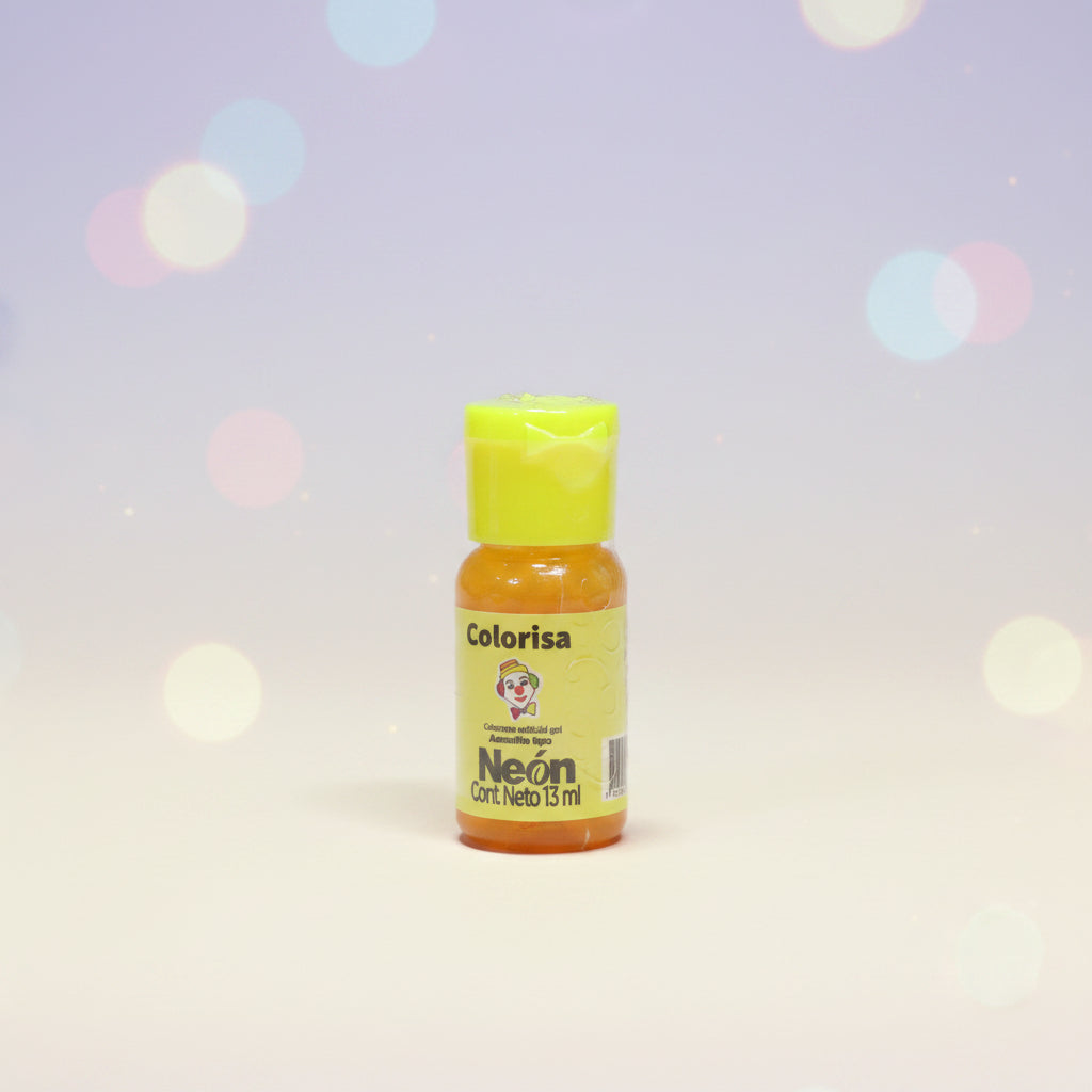 Colorante en gel neón Colorisa color amarillo en frasco dosificador 13 ml con fondo bokeh pastel – colorante comestible para repostería - Vallia Reposteria
