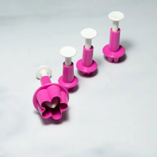 Set de 4 Cortadores con Expulsor en Forma de Flor de Cerezo