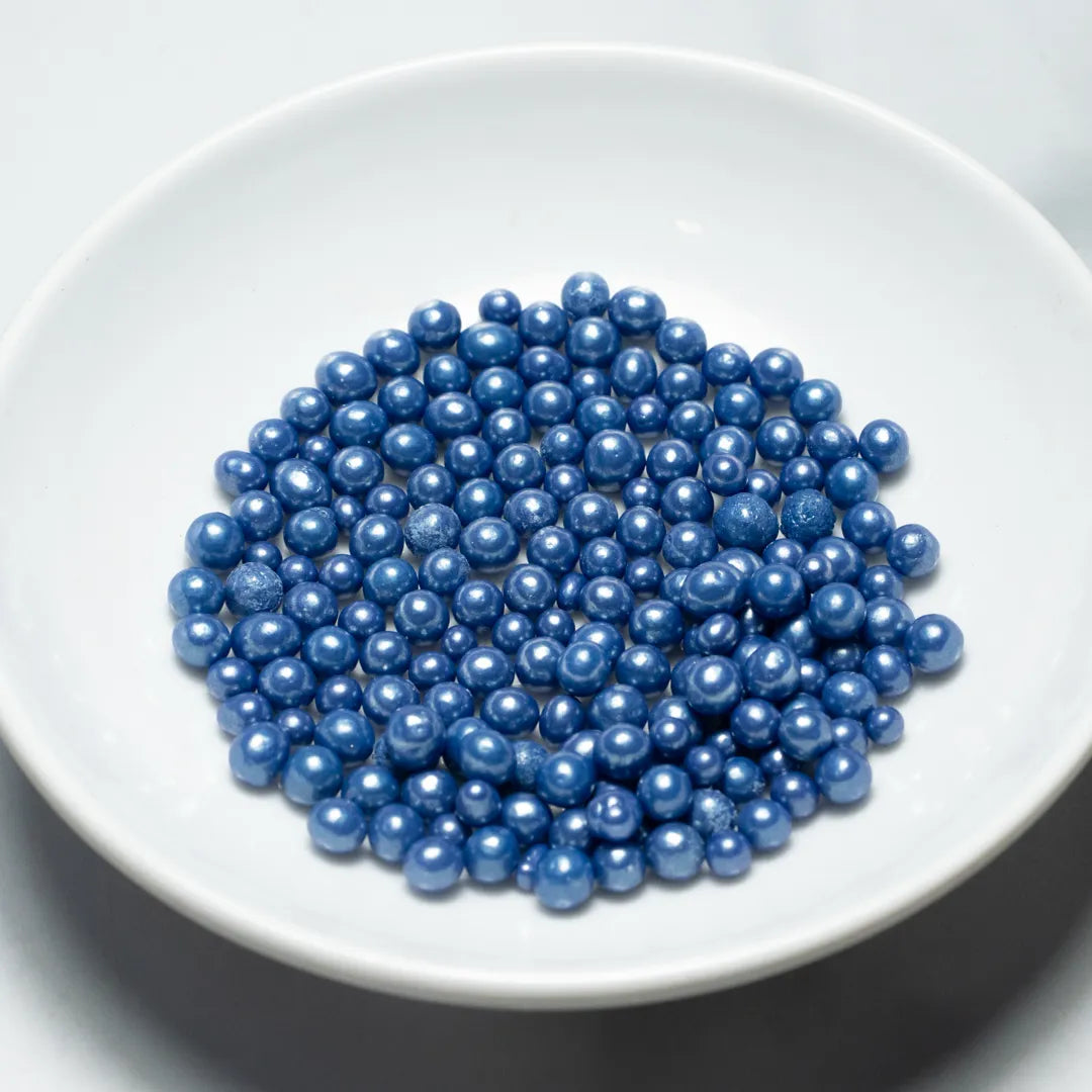 Grageas comestibles coloridas en paquete de 50g para decoración de tortas, cupcakes y galletas. Variedad de colores y tamaños para repostería profesional.