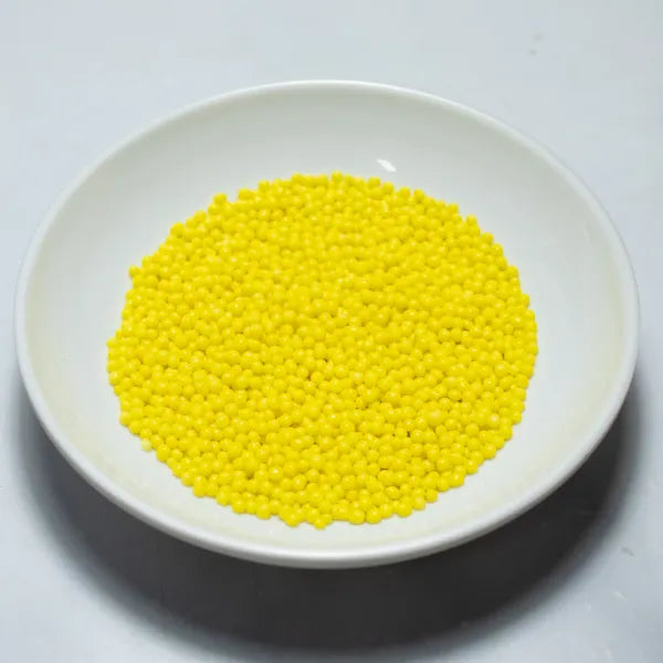 Grageas comestibles coloridas en paquete de 50g para decoración de tortas, cupcakes y galletas. Variedad de colores y tamaños para repostería profesional.