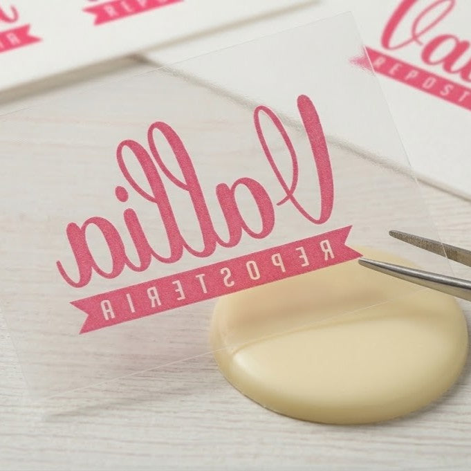 Servicio de impresión en chocotransfer Vallia Repostería para transferir diseños personalizados sobre chocolate y bombones