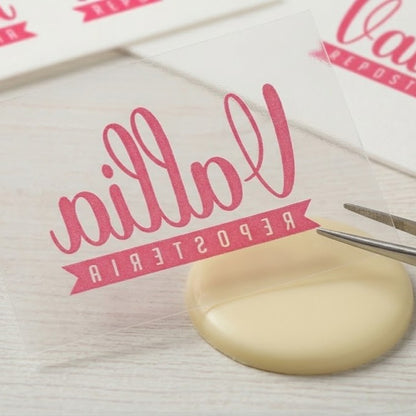 Servicio de impresión en chocotransfer Vallia Repostería para transferir diseños personalizados sobre chocolate y bombones