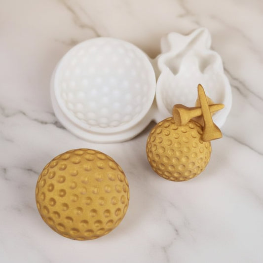 Molde de silicona de bola de golf y tees 3D con resultado en fondant dorado sobre mármol | Vallia Repostería