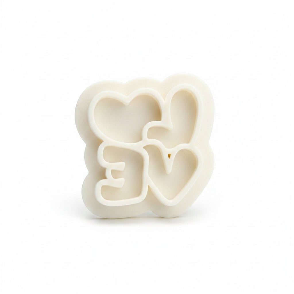 Molde de silicona Vallia Repostería color blanco con diseño de corazones y la palabra LOVE para repostería y manualidades