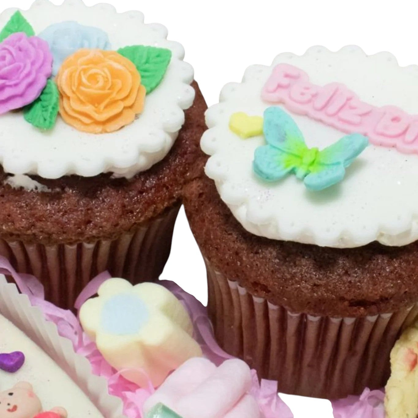 Cupcakes decorados con mariposas de fondant hechas con molde de silicona Vallia Repostería