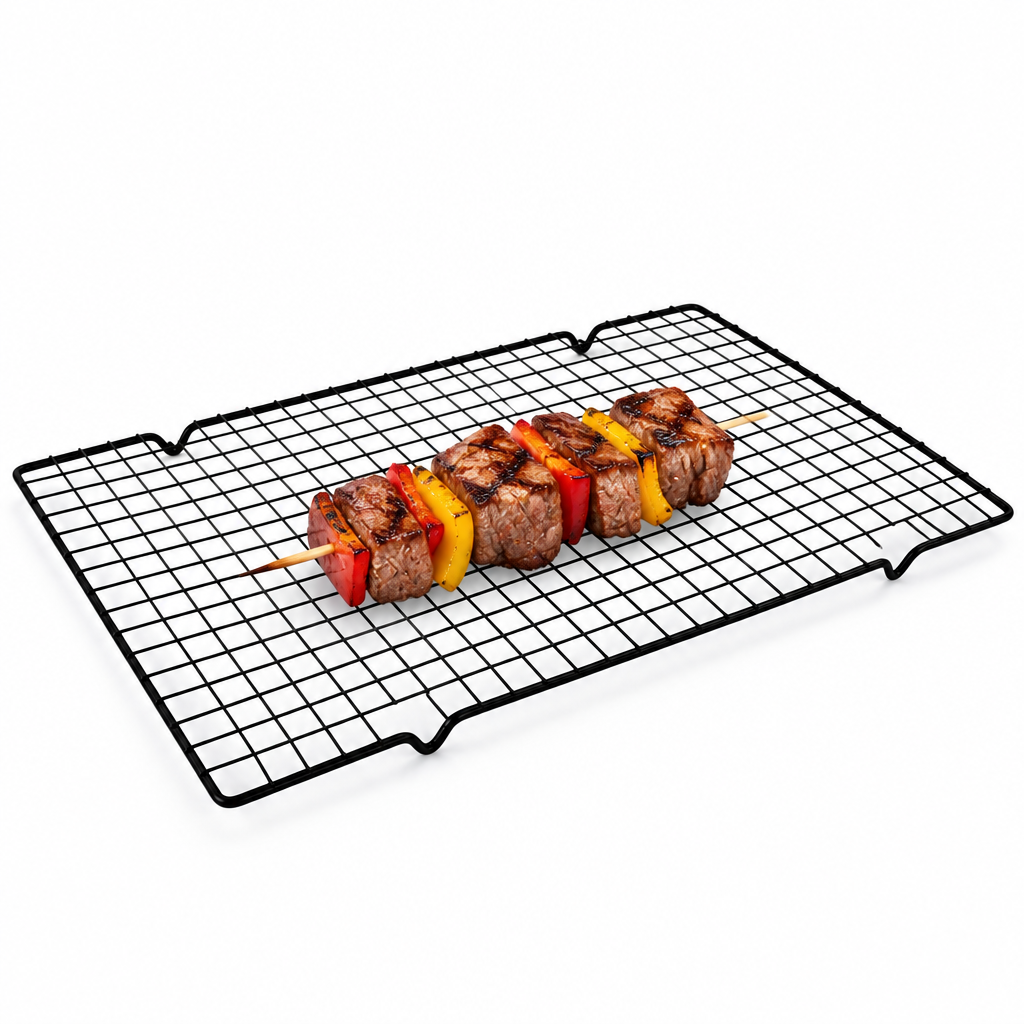 Set de 3 rejillas de enfriamiento Vallia Repostería color negro con brochetas de carne sobre superficie blanca